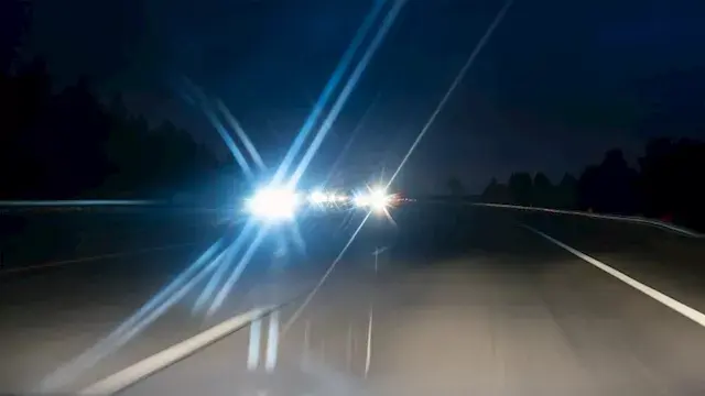 تسبب عمى مؤقت للسائقين.. 3 عقوبات رادعة لمستخدمي لمبات الزينون