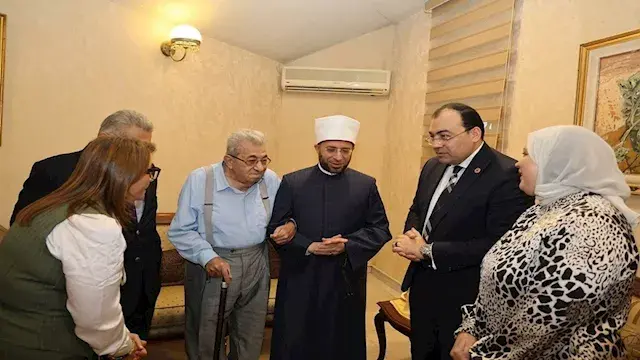 وزير الأوقاف يلتقي الفنان فارو...