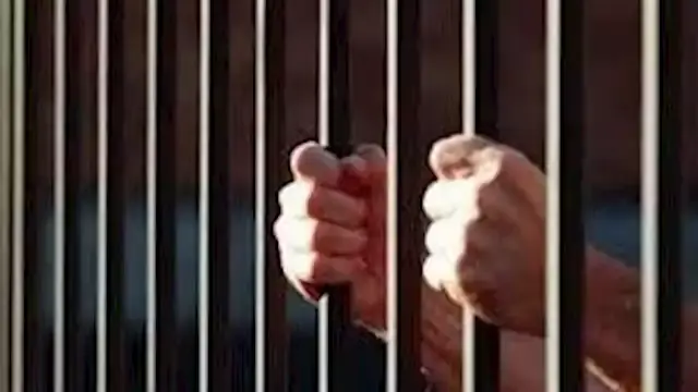 محاكمة عامل لاتهامه بالتعدي عل...