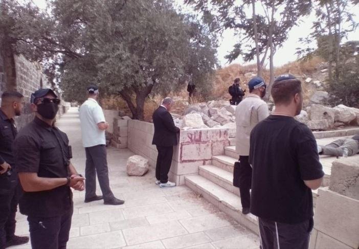 بن غفير يقتحم المسجد الأقصى بح...