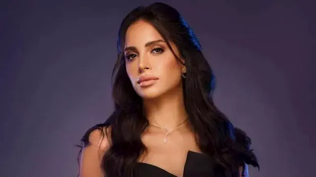 "بعشق الغنا قدام عينك".. آمال...