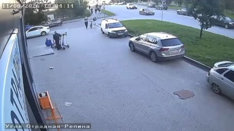 مشاهد مروعة لاصطدام سيارة فاخر...