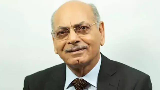 الشاعر العراقي علي جعفر العلاق...