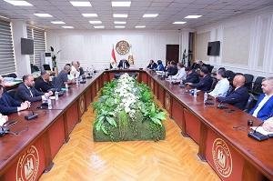 وزير العمل: شركات إلحاق العمالة بالخارج تمثل ذراعًا أساسيًا وشريكًا استراتيجيًا للوزارة
