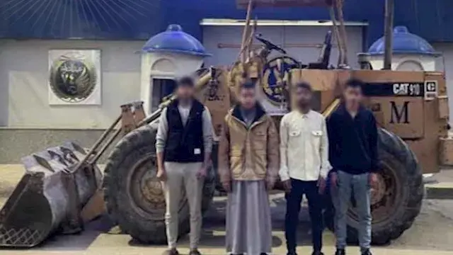 إزالة طريق بالقوة.. تفاصيل واق...