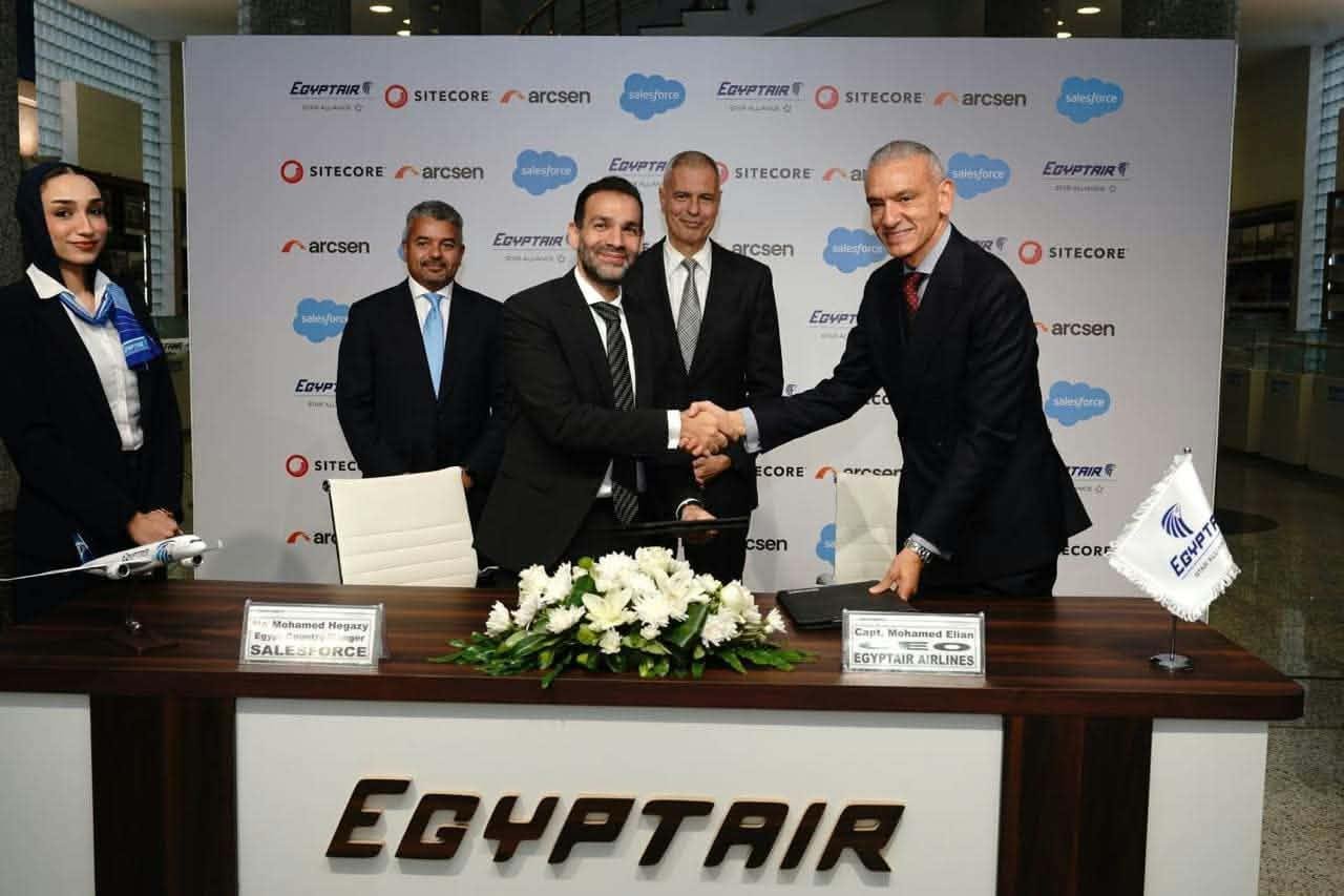 مصر للطيران تطلق مشروعا متكاملا للتحول الرقمي بالتعاون مع Arcsen وSalesforce وSITECORE
