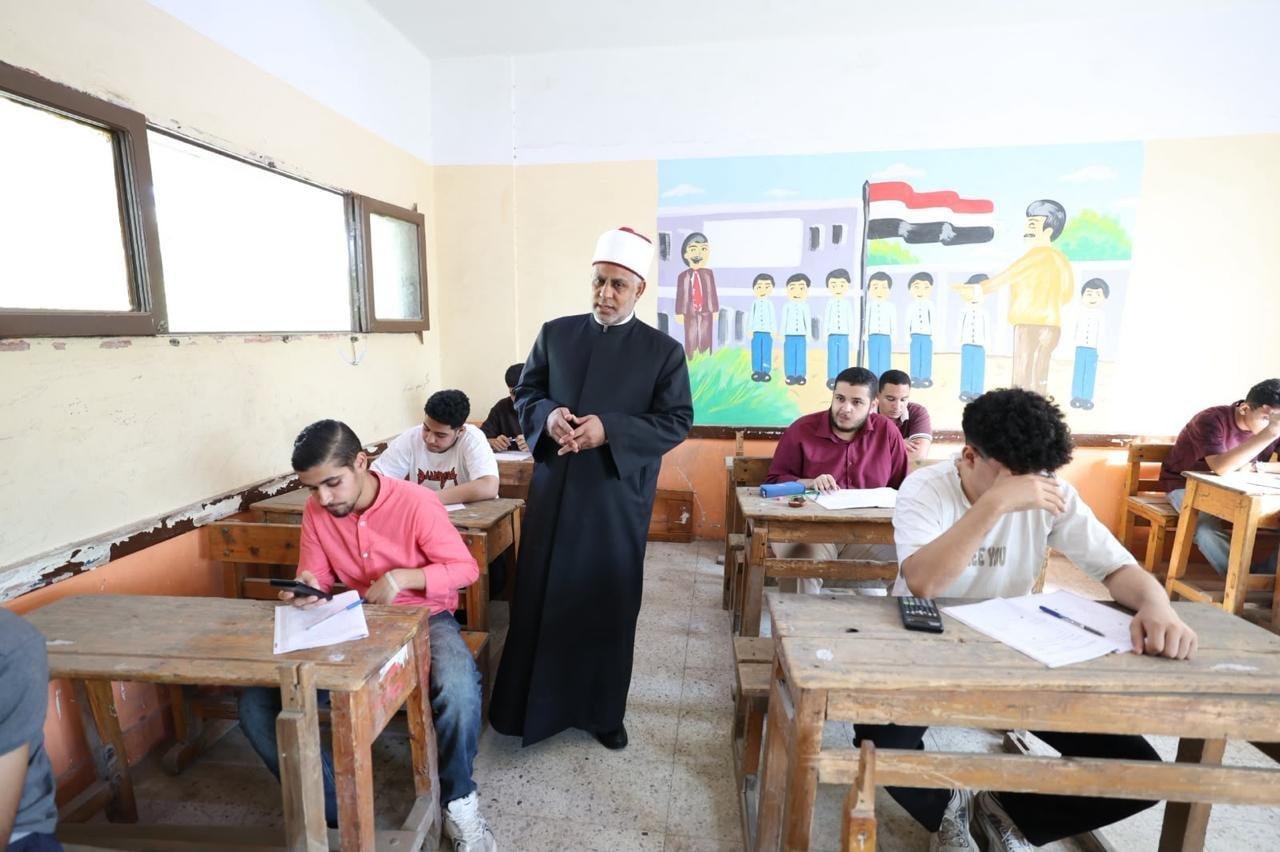 القائم بأعمال وكيل الأزهر يتفق...