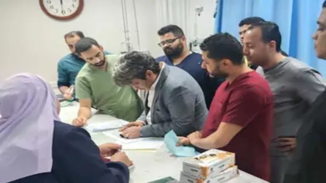 إحالة طبيب و3 ممرضين في مستشفى...