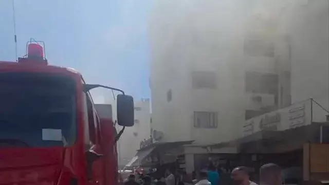 قبل امتداد النيران.. السيطرة على حريق شقة سكنية في بورسعيد (صور)