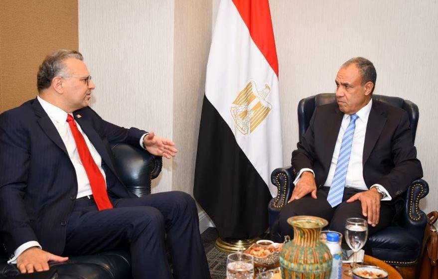 وزير الخارجية يبحث مع مسعد بول...