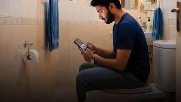 استشاري جهاز هضمي يحذر من الجلوس طويلا في الحمام واستخدام الهاتف