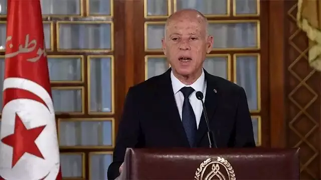 الرئيس التونسي يقيل وزيرة الصن...