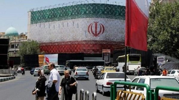 العقوبات المصرفية تضرب إيران.. توقف الصادرات إلى باكستان مؤقتًا