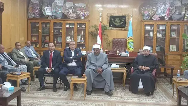 بالصور- وفد الأزهر يعزي ضحايا حادث أبنوب  بأسيوط  ويكثف جهود المصالحة