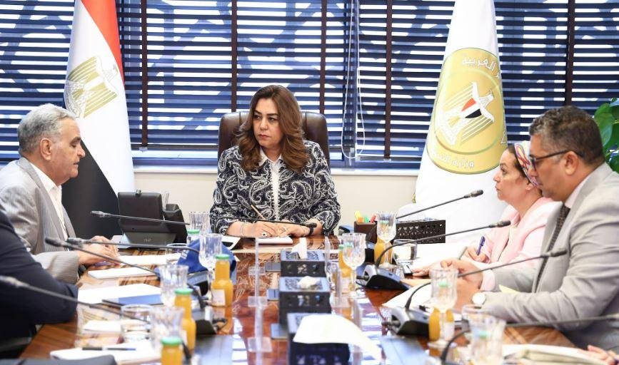 وزيرة التنمية المحلية والبيئة...
