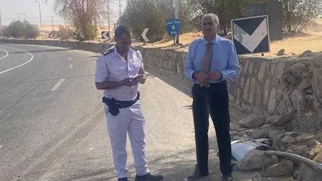 بالصور- إصابة 3 طلاب بجامعة أسوان في حادث ورئيس الجامعة يزورهم بالمستشفى