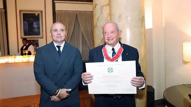 منح نجيب ساويرس وسام "نجمة إيط...