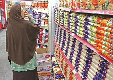 نائب رئيس غرفة الصناعات الغذائية: استمرار الحرب وغلاء الخامات يفرض زيادات جديدة بالأسعار