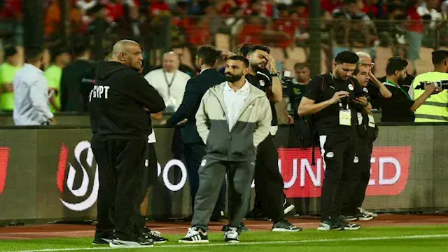 8 صور ترصد تحية الجماهير المصر...