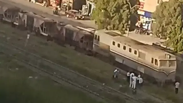 خروج جرار قطار بضائع عن القضبان أمام مزلقان الشاملة ببني سويف (صور)
