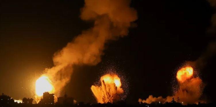 القناة 12 العبرية: انفجار عبوة ناسفة بآلية إسرائيلية شمال قطاع غزة