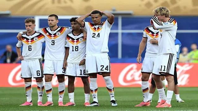 مدرب ألمانيا : لن أرحل عن منصب...