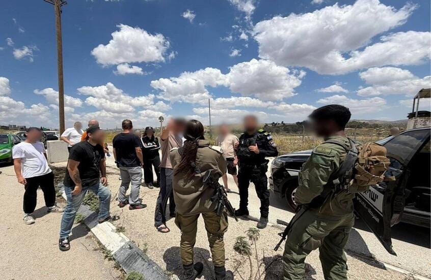 إذاعة جيش الاحتلال: إسرائيليون تسللوا إلى لبنان والتقطوا صورا
