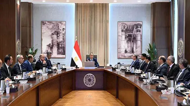 رئيس الوزراء يكلف بإقامة معارض...