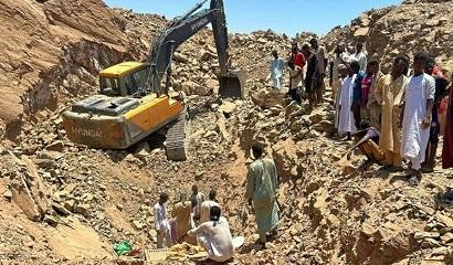 مصرع أكثر من 100 شخص في انهيار...