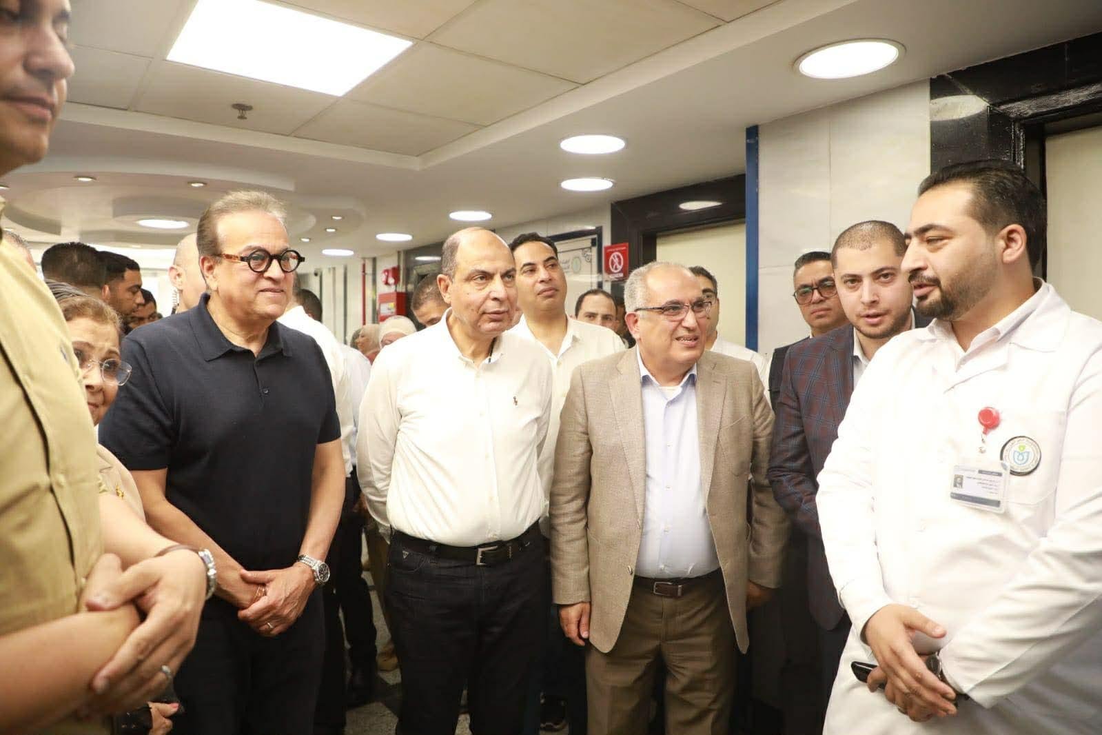 وزير الصحة يتفقد مركز أورام ال...