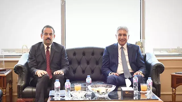 وزير السياحة يبحث مع جهاز مستق...
