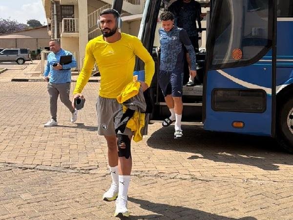 بيراميدز يصل إلى استاد نيايو ل...