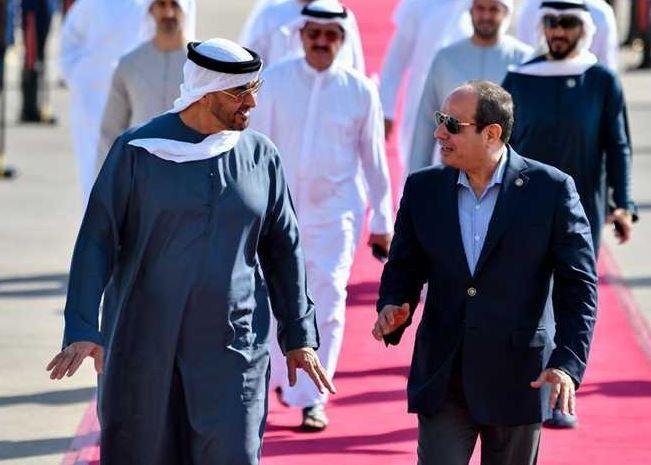 السيسي يودع رئيس الإمارات في م...