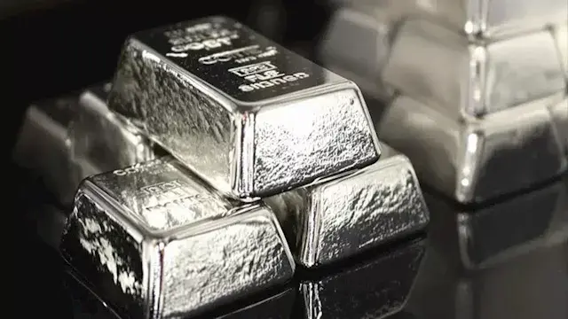 أسعار الفضة ترتفع 3.15% عالميًا بدعم تراجع الدولار
