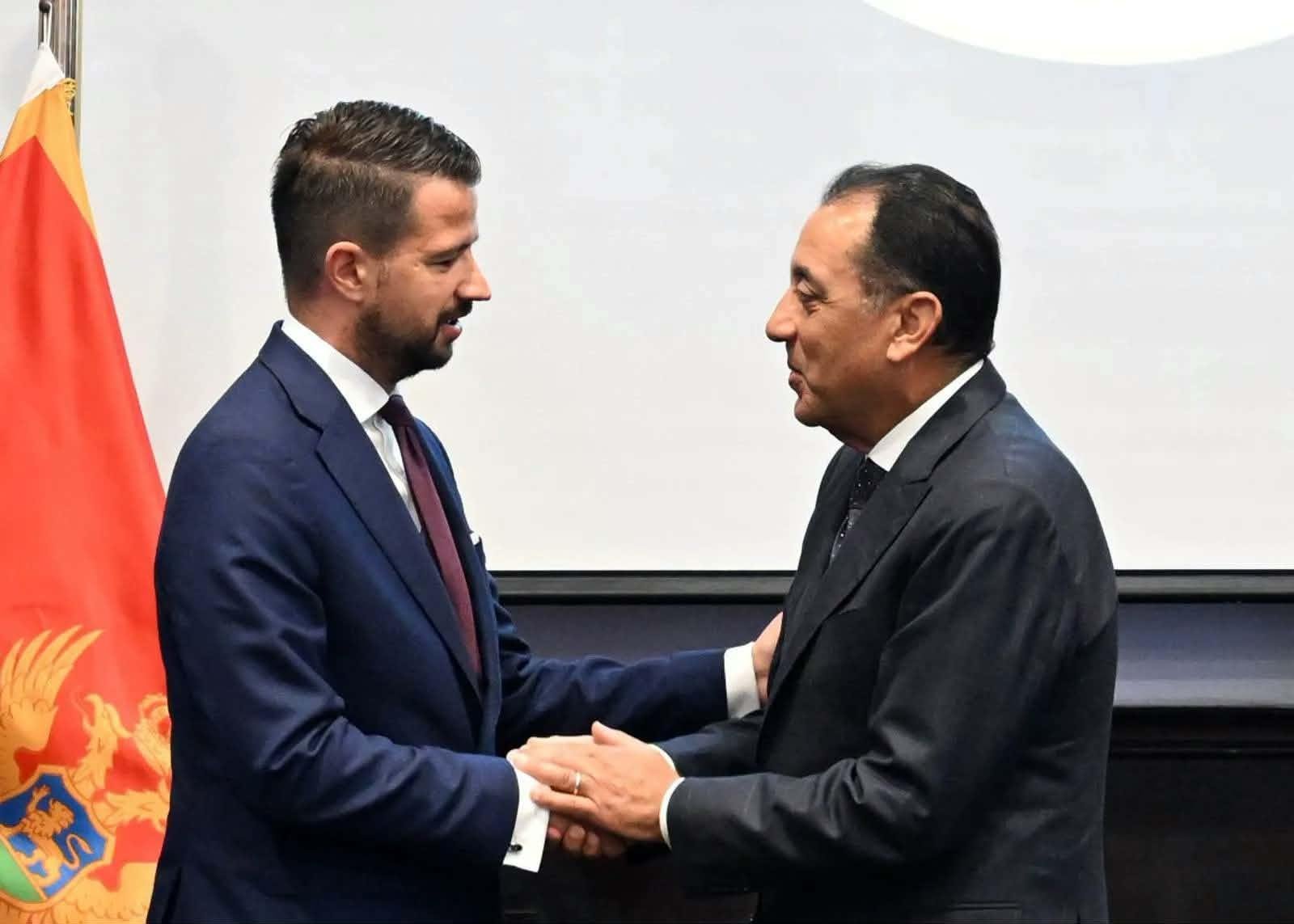 رئيس الوزراء يبحث مع رئيس الجب...