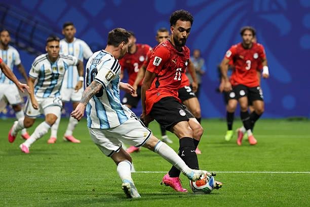 رغم شكوى مصر.. مصير الحكم الفرنسي في يد الفيفا والإيقاف ليس حتميا