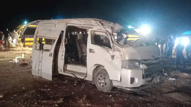 إصابة 13 شخصًا في انقلاب ميكروباص على صحراوي المنيا