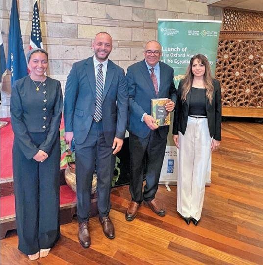 البنك الأهلى يطلق دليل أكسفورد للاقتصاد المصرى بالتعاون مع بنك مصر والجامعة الأمريكية بالقاهرة