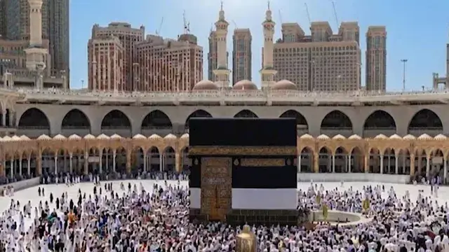 ما قصة بناء الكعبة؟ وهل طاف ال...