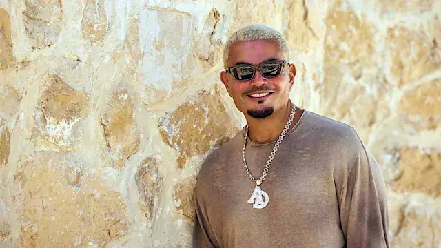 عمرو دياب يطرح ألبوم "حبيتك".....