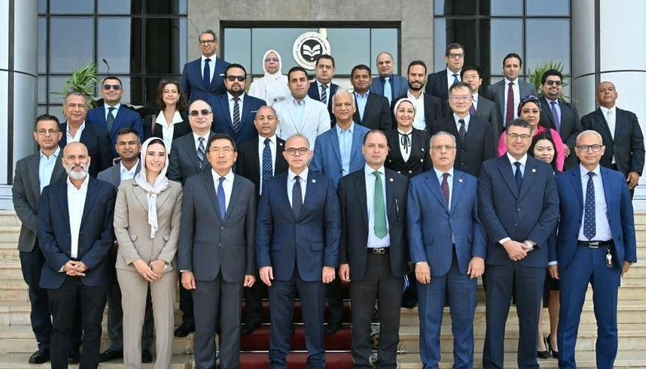 وزير الاستثمار يلتقي ممثلي شرك...