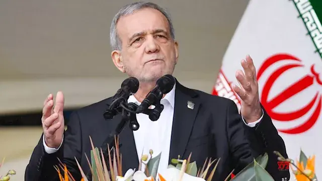 رئيس إيران يدعو الشعب للوحدة: الحرب الآن على الجبهة الاقتصادية