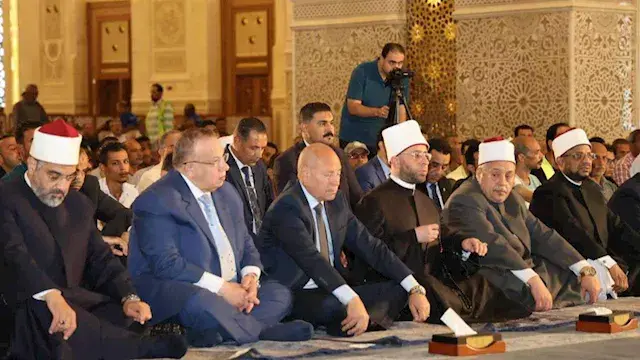 وزير الأوقاف ونقيب الأشراف ومح...