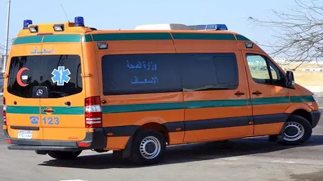 كانت تنقل مصابًا.. سيارة إسعاف تدهس شابًا وتُنهي حياته على دائري المنيا
