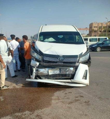 إصابة 9 أشخاص إثر تصادم سيارتي...