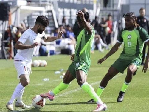 نيجيريا تسقط بثلاثية أمام غيني...