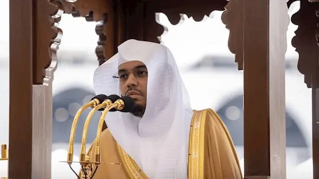 خطيب المسجد الحرام: الثبات على...