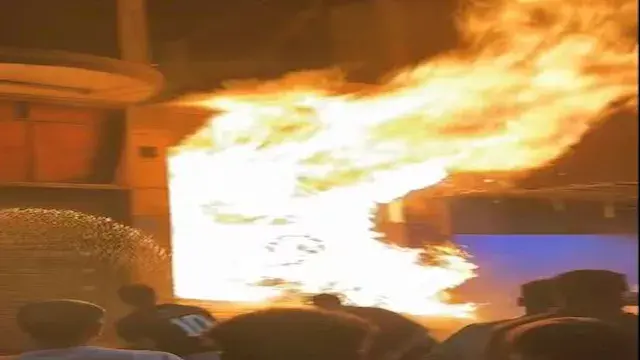 وفاة أب ونجله في حريق مخزن بوي...