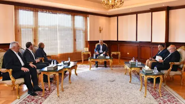 وزير الإنتاج الحربي يبحث مع "إ...