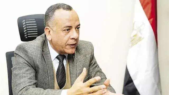 وزير السياحة يمنح مصطفى وزيري إجازة بدون أجر حتى بلوغ سن المعاش